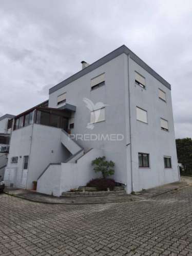 Apartamento t3 no 2º andar com elevador e garagem individual – vagos