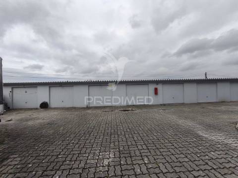 Apartamento t3 no 2º andar com elevador e garagem individual – vagos