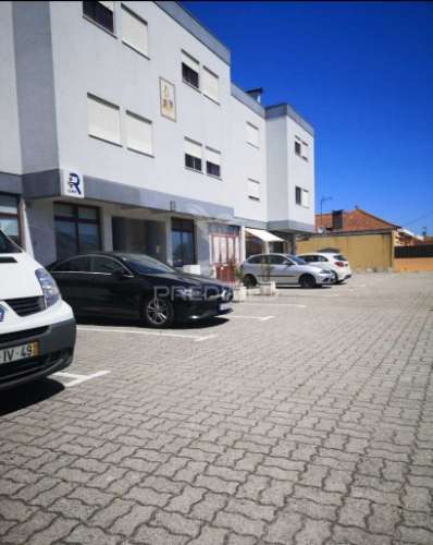 Apartamento t3 no 2º andar com elevador e garagem individual – vagos