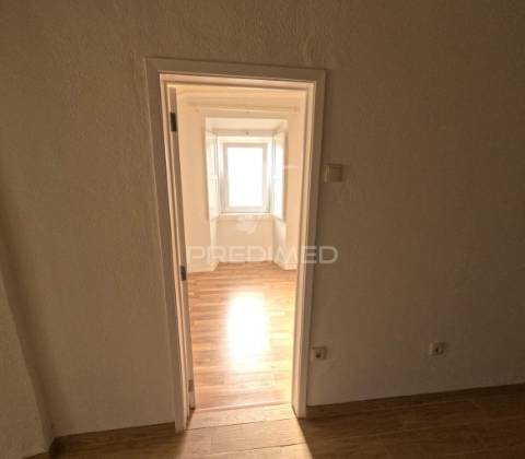 Moradia dividida em dois t1 remodelada em arcena (alverca do ribatejo)