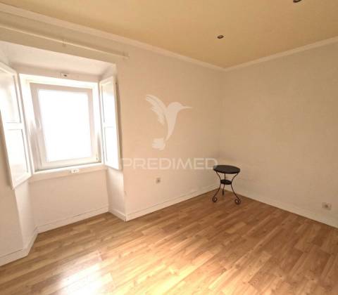 Moradia dividida em dois t1 remodelada em arcena (alverca do ribatejo)