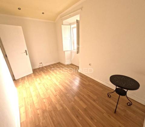 Moradia dividida em dois t1 remodelada em arcena (alverca do ribatejo)