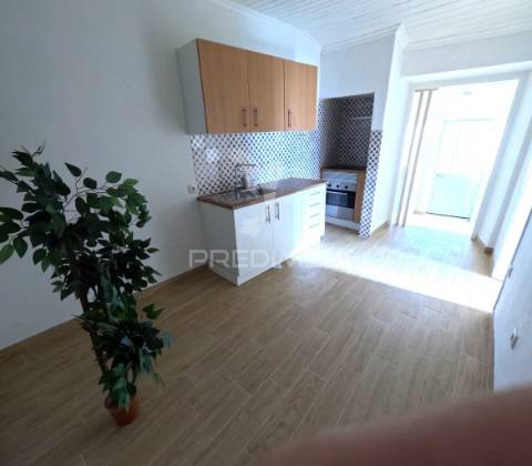 Moradia dividida em dois t1 remodelada em arcena (alverca do ribatejo)