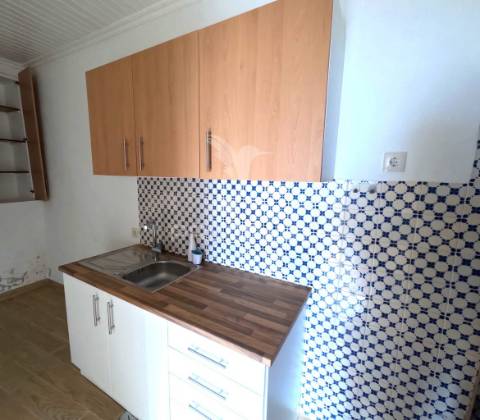 Moradia dividida em dois t1 remodelada em arcena (alverca do ribatejo)