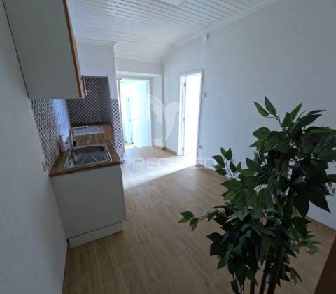 Moradia dividida em dois t1 remodelada em arcena (alverca do ribatejo)