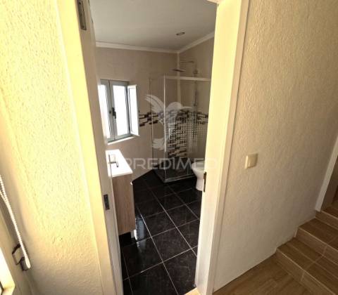 Moradia dividida em dois t1 remodelada em arcena (alverca do ribatejo)