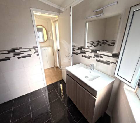 Moradia dividida em dois t1 remodelada em arcena (alverca do ribatejo)