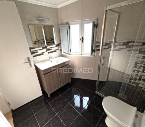 Moradia dividida em dois t1 remodelada em arcena (alverca do ribatejo)