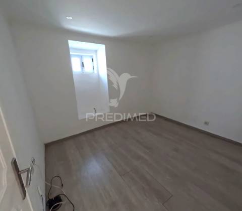 Moradia dividida em dois t1 remodelada em arcena (alverca do ribatejo)