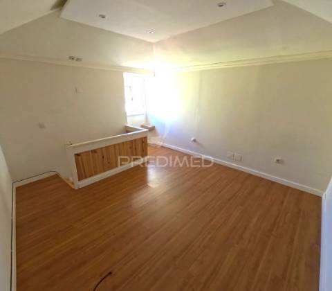 Moradia dividida em dois t1 remodelada em arcena (alverca do ribatejo)