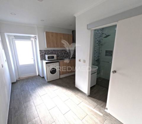 Moradia dividida em dois t1 remodelada em arcena (alverca do ribatejo)