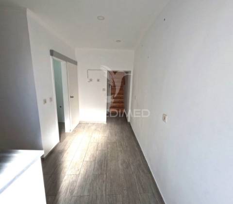 Moradia dividida em dois t1 remodelada em arcena (alverca do ribatejo)