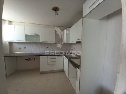 Vende se t4 montijo /afonsoeiro 170.000€