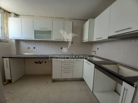 Vende se t4 montijo /afonsoeiro 170.000€