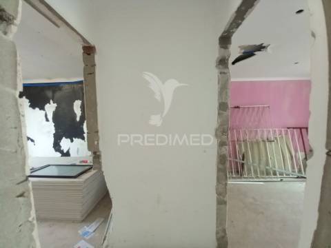 Vende se t4 montijo /afonsoeiro 170.000€