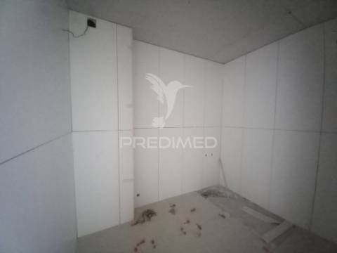 Vende-se apartamento t2 remodelado em setúbal – 195.000