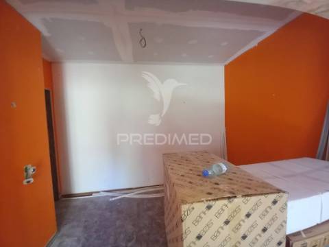 Vende-se apartamento t2 remodelado em setúbal – 195.000