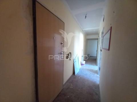 Vende-se apartamento t2 remodelado em setúbal – 195.000