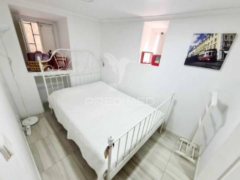 Alfama-lisboa-t1-2 ass.-mobilado-remodelada