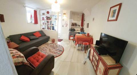 Alfama-lisboa-t1-2 ass.-mobilado-remodelada