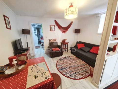 Alfama-lisboa-t1-2 ass.-mobilado-remodelada