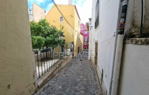Alfama-lisboa-t1-2 ass.-mobilado-remodelada
