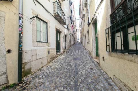 Alfama-lisboa-t1-2 ass.-mobilado-remodelada