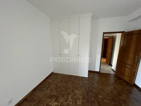 Oportunidade – t3 reabilitado com 2 varandas e lugar de garagem | rio tinto