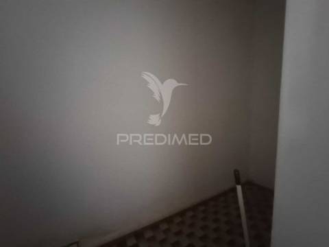 Oportunidade única no centro histórico de elvas – espaço versátil com potencial habitacional