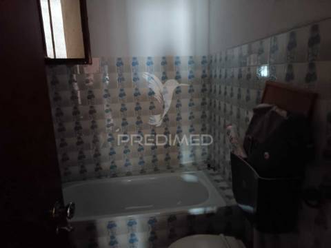 Oportunidade única no centro histórico de elvas – espaço versátil com potencial habitacional