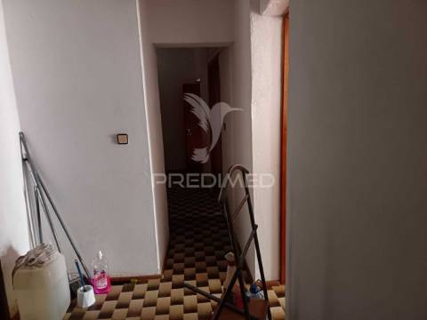 Oportunidade única no centro histórico de elvas – espaço versátil com potencial habitacional