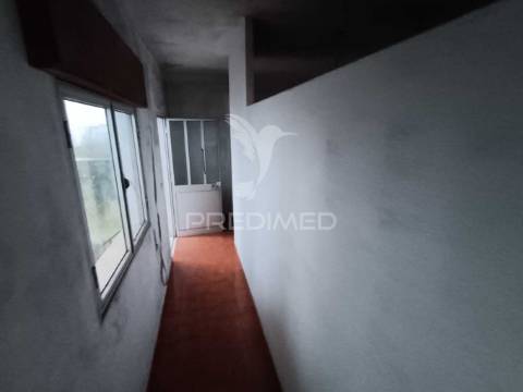 Moradia no centro histórico de elvas com 4 apartamentos independentes e pátio comum