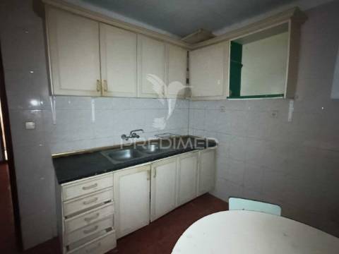 Moradia no centro histórico de elvas com 4 apartamentos independentes e pátio comum