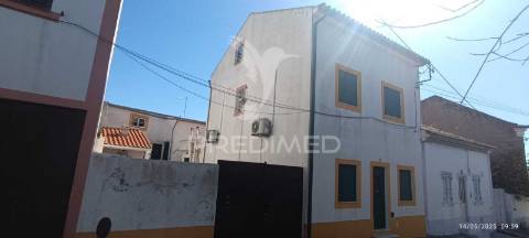 Moradia t4 à venda em arez, nisa – espaço, conforto e tranquilidade!