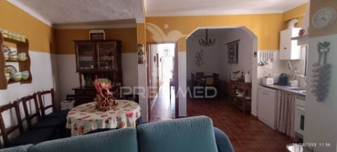 Moradia t4 à venda em arez, nisa – espaço, conforto e tranquilidade!