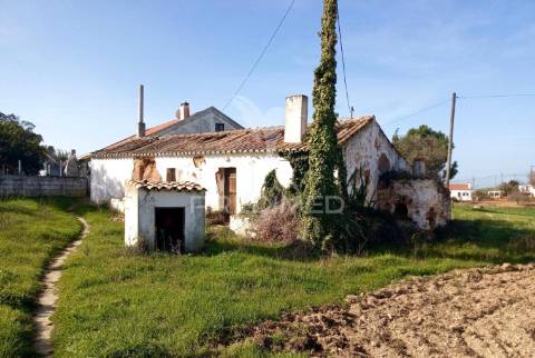 Terrreno com 5250 m2, com casa para recuperar