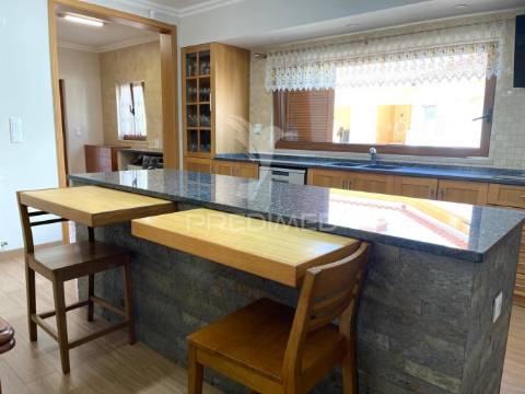 Moradia de 308 m2, inserida num terreno com 4.087 m2