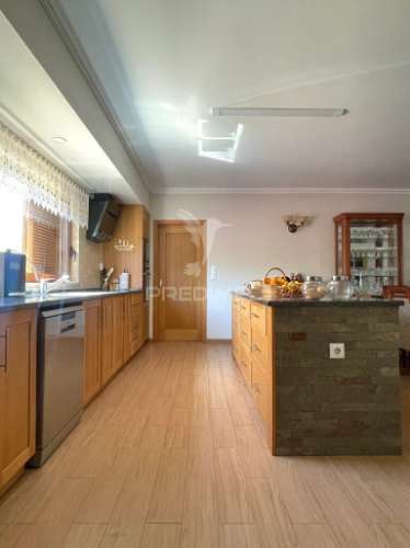 Moradia de 308 m2, inserida num terreno com 4.087 m2