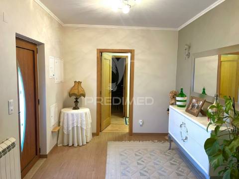 Moradia de 308 m2, inserida num terreno com 4.087 m2