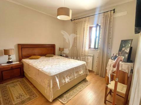 Moradia de 308 m2, inserida num terreno com 4.087 m2