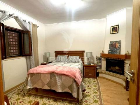 Moradia de 308 m2, inserida num terreno com 4.087 m2