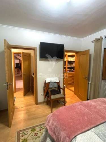 Moradia de 308 m2, inserida num terreno com 4.087 m2