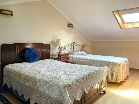 Moradia de 308 m2, inserida num terreno com 4.087 m2