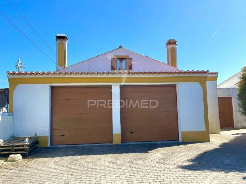 Moradia de 308 m2, inserida num terreno com 4.087 m2