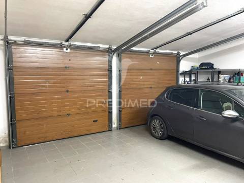 Moradia de 308 m2, inserida num terreno com 4.087 m2