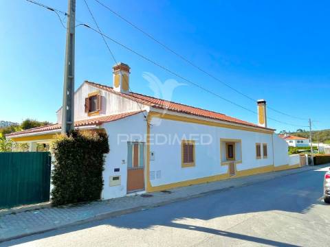 Moradia de 308 m2, inserida num terreno com 4.087 m2