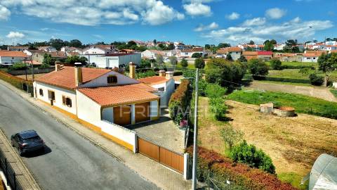 Moradia de 308 m2, inserida num terreno com 4.087 m2