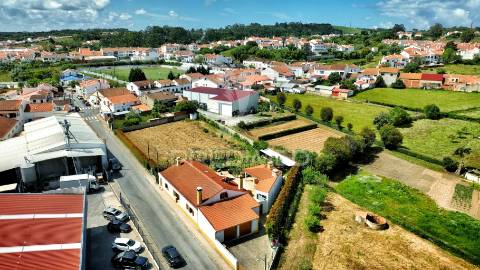 Moradia de 308 m2, inserida num terreno com 4.087 m2