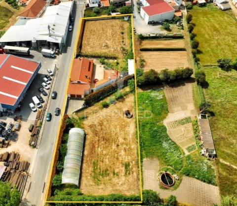 Moradia de 308 m2, inserida num terreno com 4.087 m2