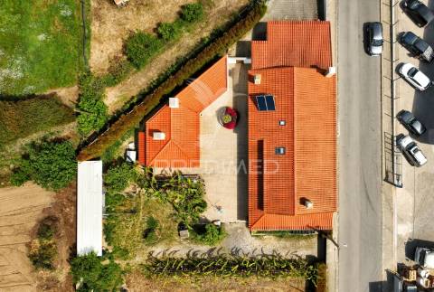 Moradia de 308 m2, inserida num terreno com 4.087 m2